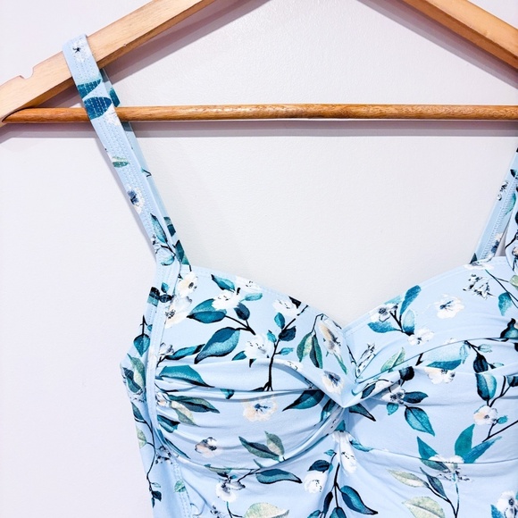 NIP TUCK – Light blue floral one-piece swimsuit * - Picture 4 of 9